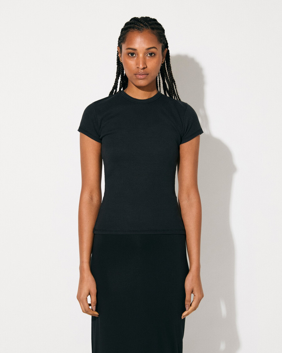 ribbad t-shirt för kvinnor i off-white handla nu — cdlp