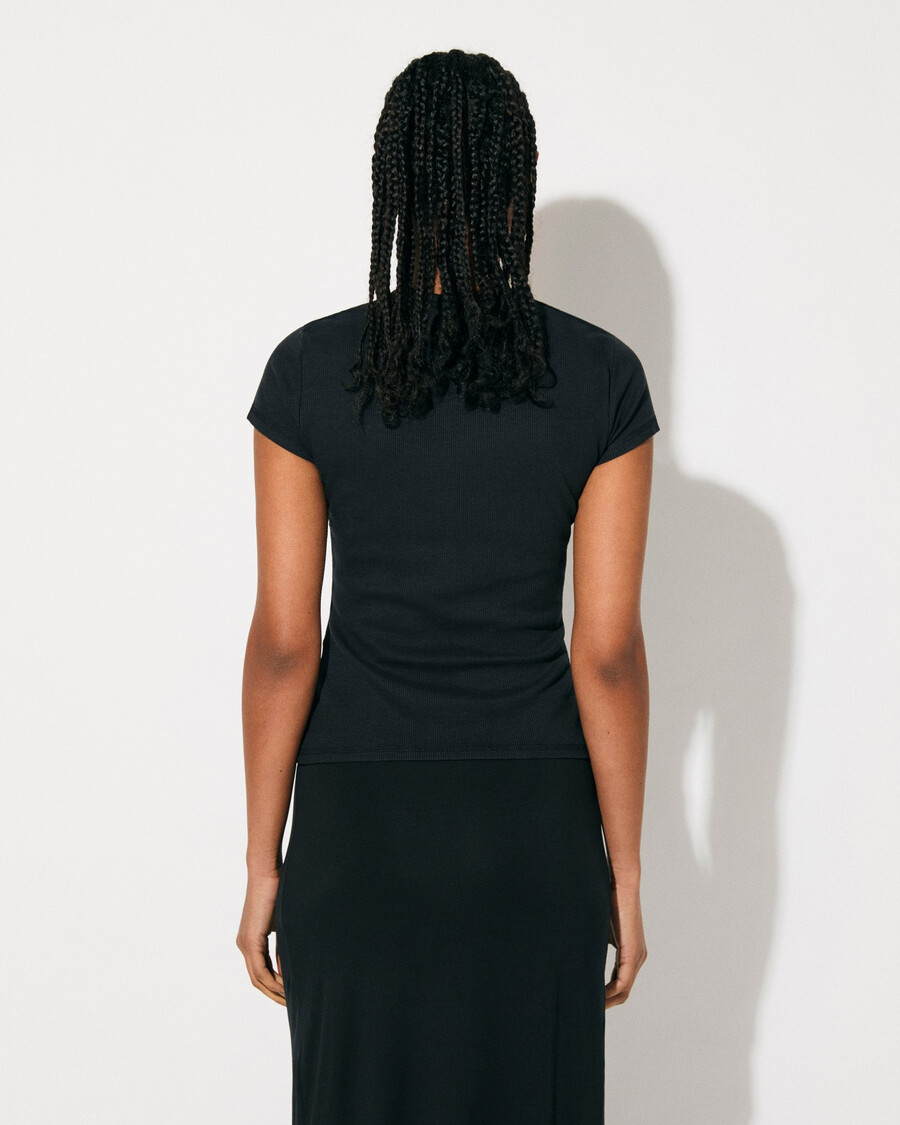 ribbad t-shirt för kvinnor i off-white handla nu — cdlp